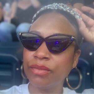 Tom ford Charlie 2 black cat eye sunglasses - women’s gently used